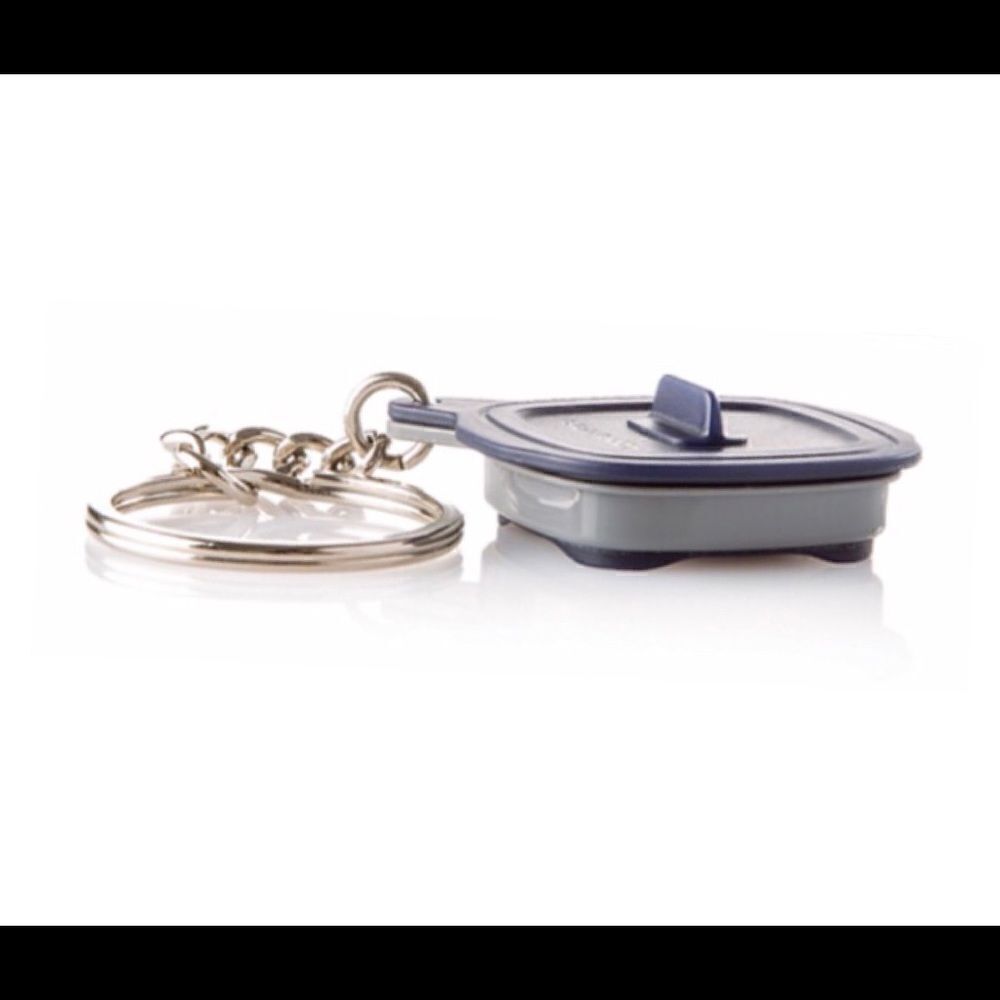 Tupperware Miniature MicroPro Grill Keychain - Picture 3 of 3